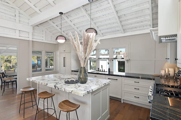 La Jolla Cove Modern Luxury in Exclusive Location