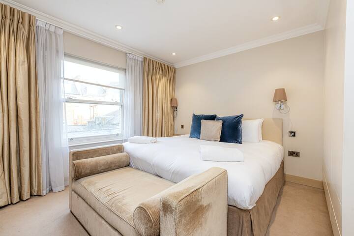 Knightsbridge Deluxe Two Bedroom Apartment gallery image 4