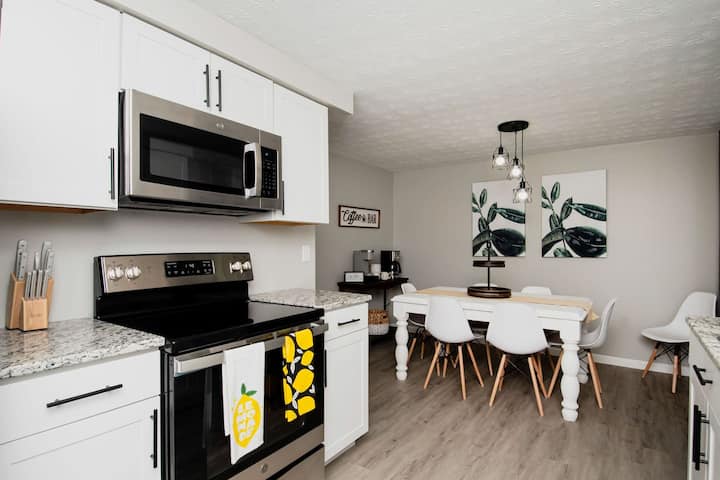 Top Listing, 15 Min to WPAFB, No Airbnb Fees