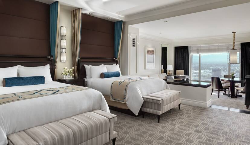 2 Connecting Hotel Suites – 5 beds gallery image 3