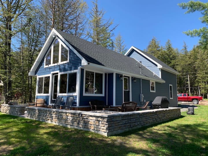 Sebec, Maine Lakefront Retreat – Modern Comfort &