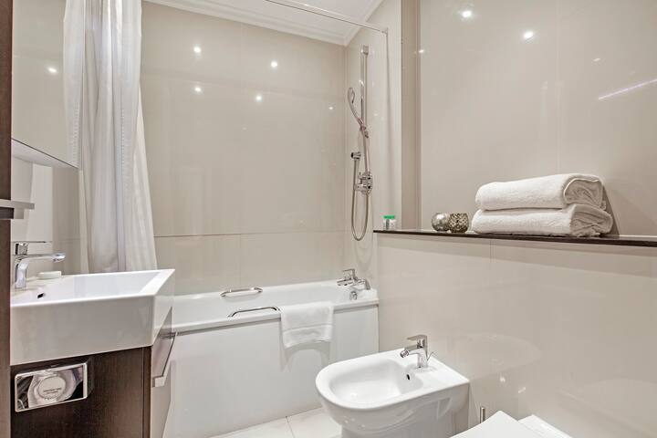 South Kensington – 3 Bed Apartment -Lower Ground gallery image 5