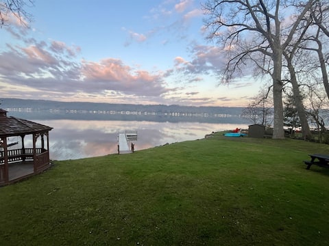 Amazing Sunsets! Great Yard, Parking & 1st Fl Bdr