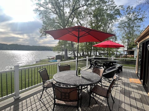 Amazing Sunsets!  Great Yard, Parking & 1st Fl Bdr