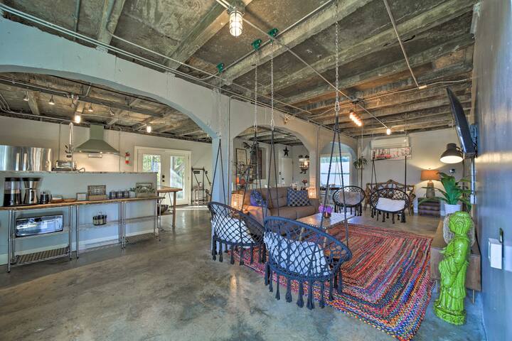 Eclectic Asheville Abode w/ Backyard Oasis! gallery image 5