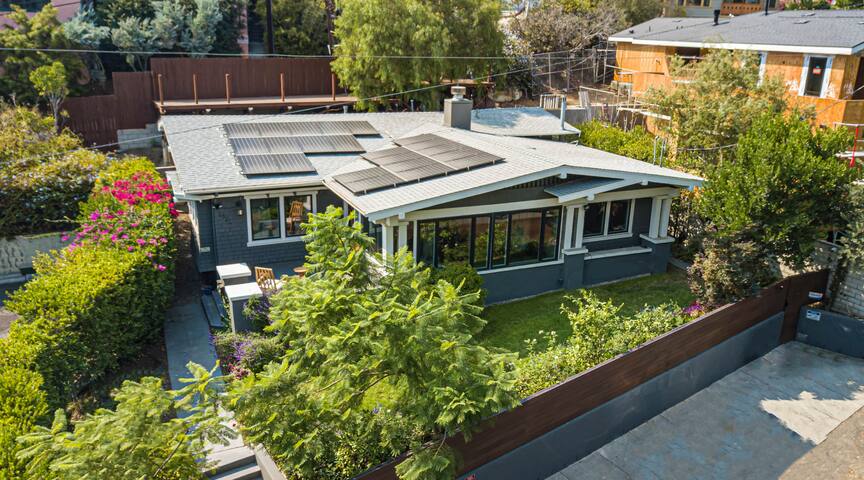 Beautiful Hollywood Craftsman gallery image 3