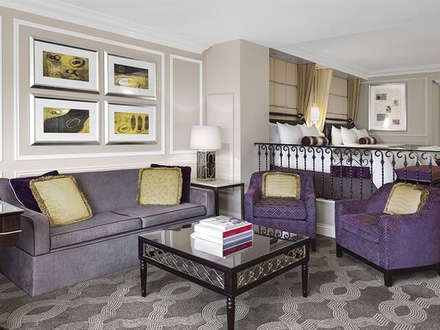 2 Connecting Suites at The Venetian Resort Las Vegas by Suiteness gallery image 4