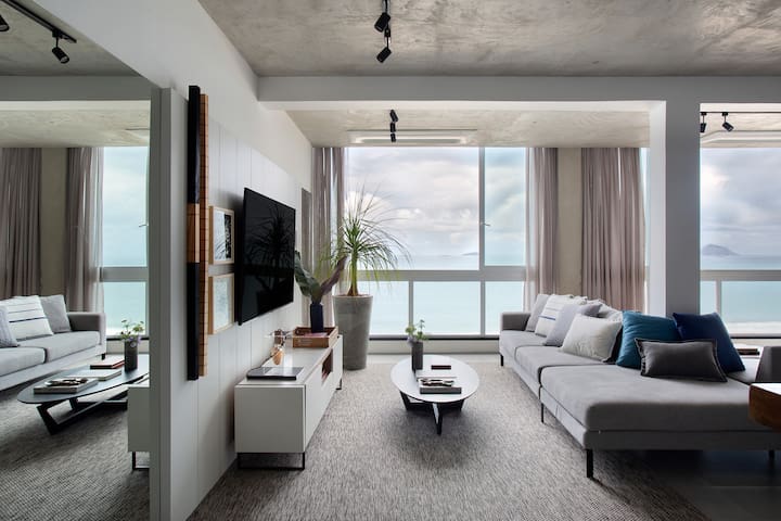 Ocean-Front 3-bedroom Apartment in Leme 036 gallery image 2