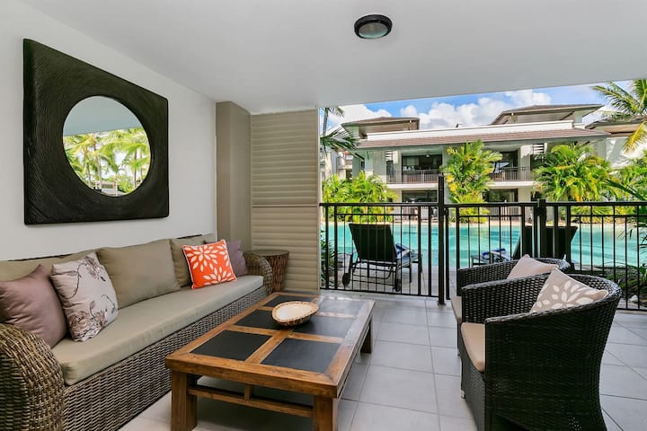 Aqua Oasis: Swim-out Resort Sanctuary