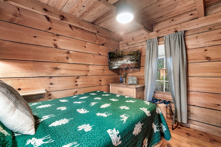 Chumba cha kulala cha ghorofa ya chini chenye vitanda vya starehe kwa ajili ya wafanyakazi