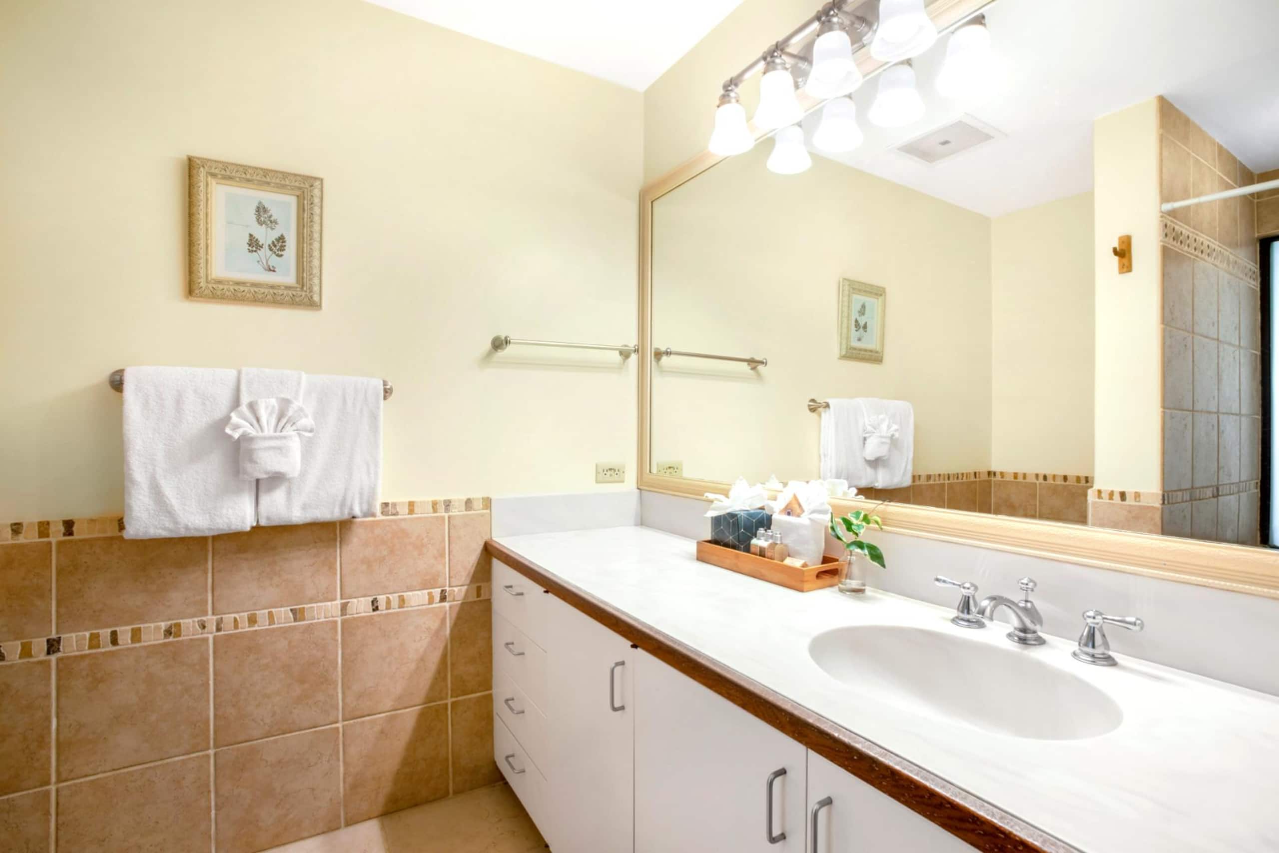Condo in Lahaina · ★4.57 · 2 bedrooms · 3 beds · 2 baths - Image 38