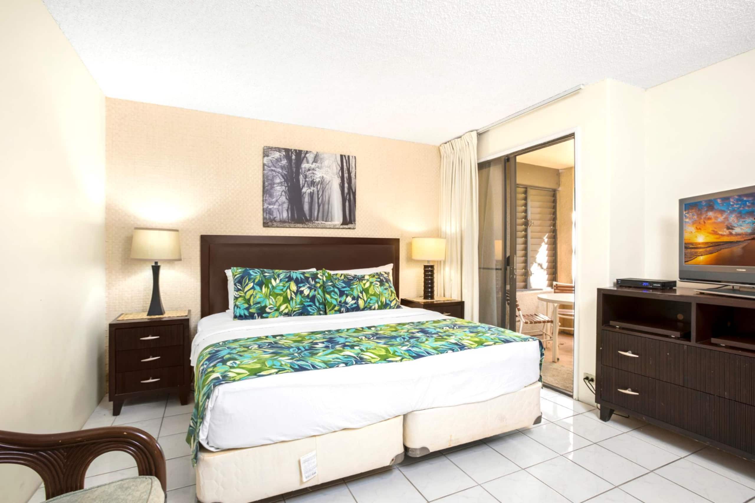 Condo in Lahaina · ★4.57 · 2 bedrooms · 3 beds · 2 baths - Image 36