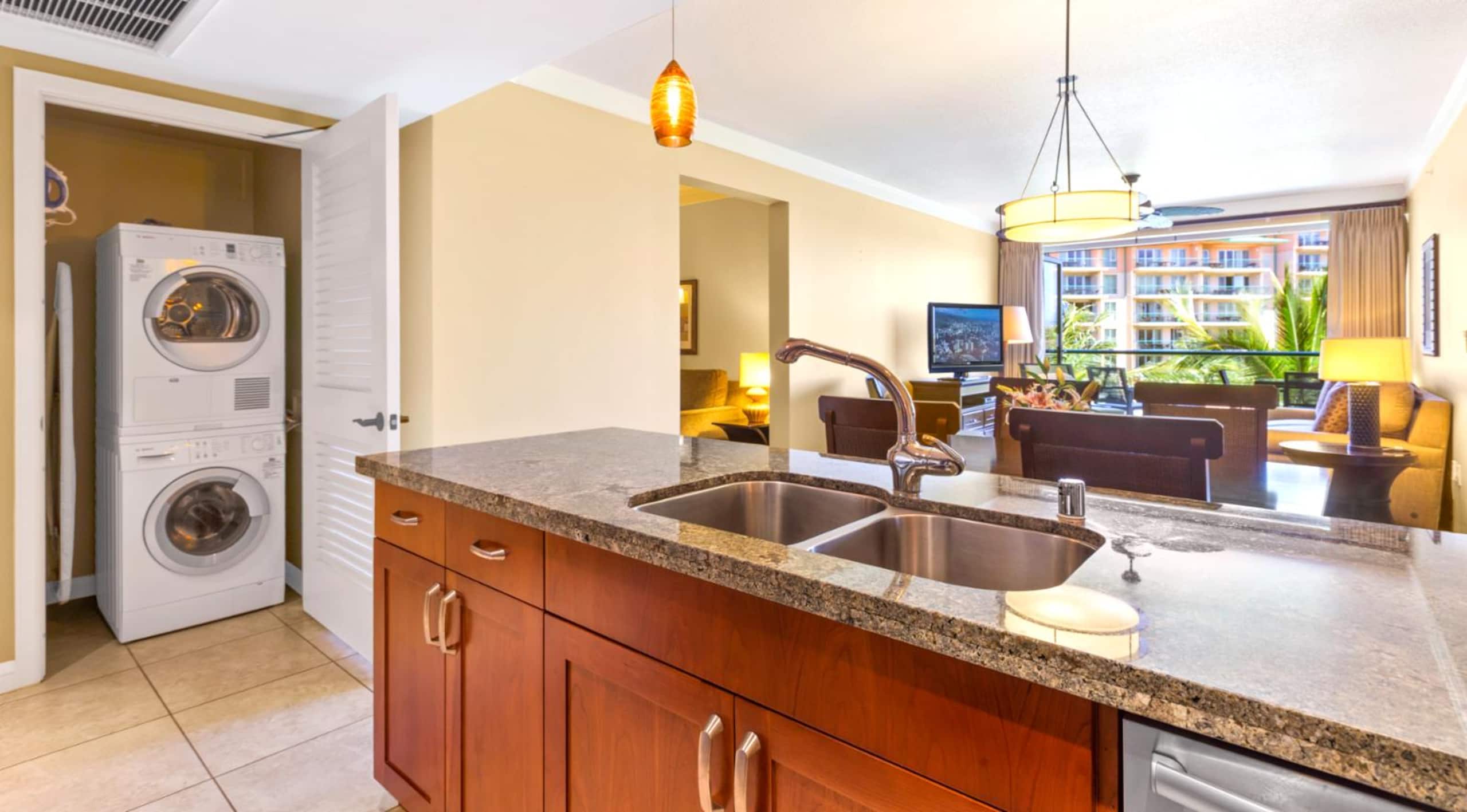 Condo in Lahaina · ★4.83 · 2 bedrooms · 3 beds · 1 bath - Image 7
