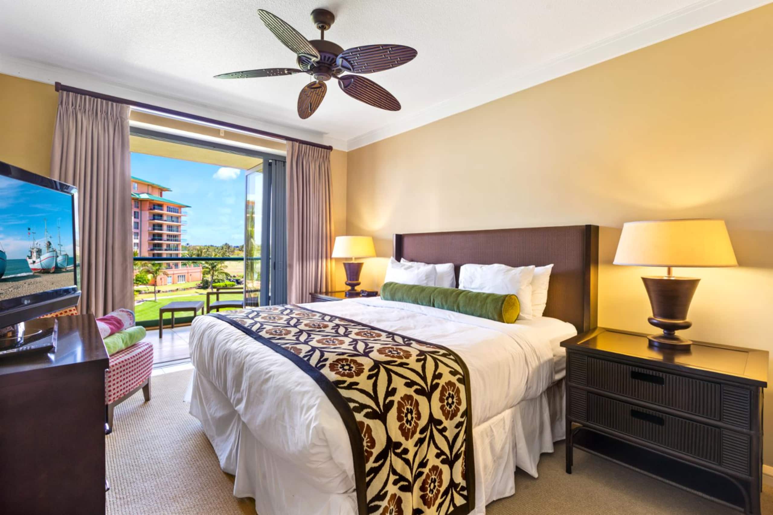 Condo in Lahaina · ★4.83 · 2 bedrooms · 3 beds · 1 bath - Image 11