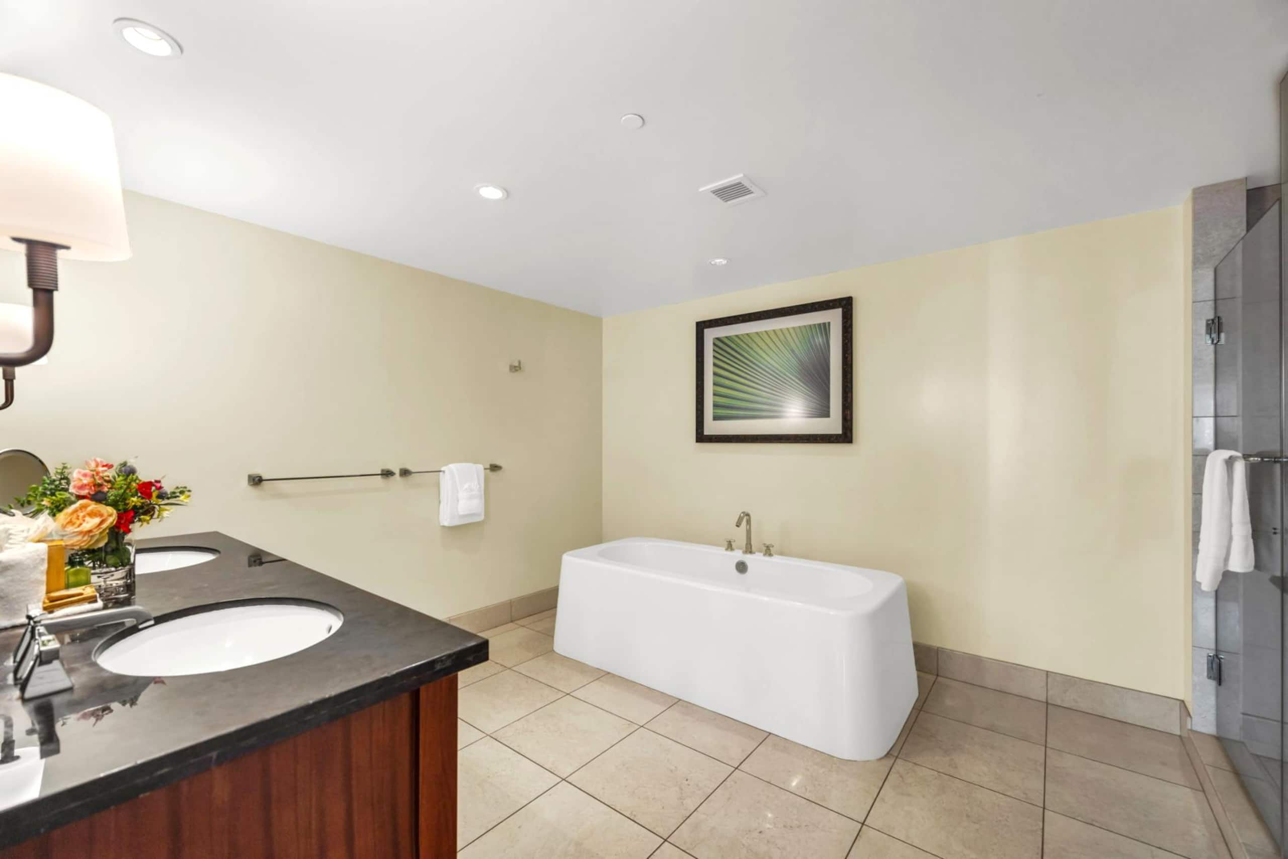 Condo in Lahaina · ★4.82 · 3 bedrooms · 5 beds · 3 baths - Image 43