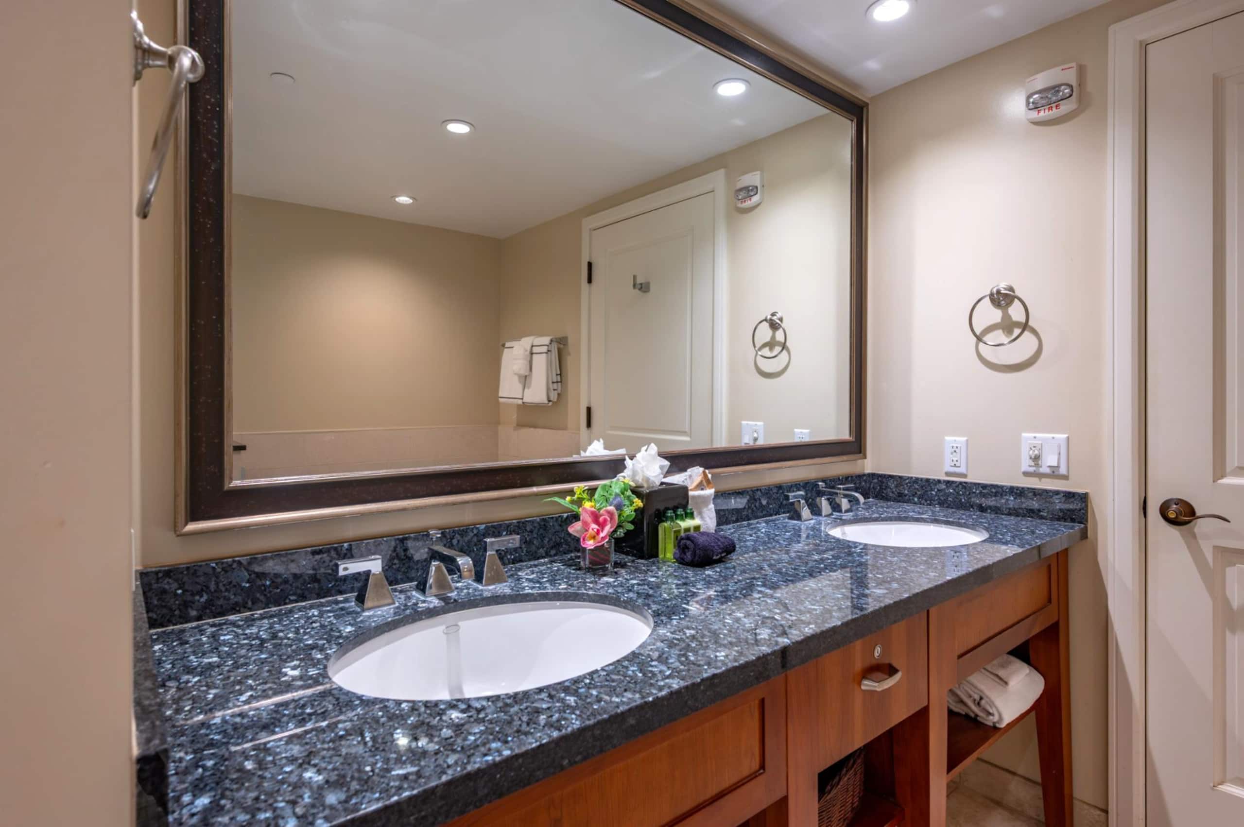 Condo in Lahaina · ★4.6 · 2 bedrooms · 3 beds · 2 baths - Image 42