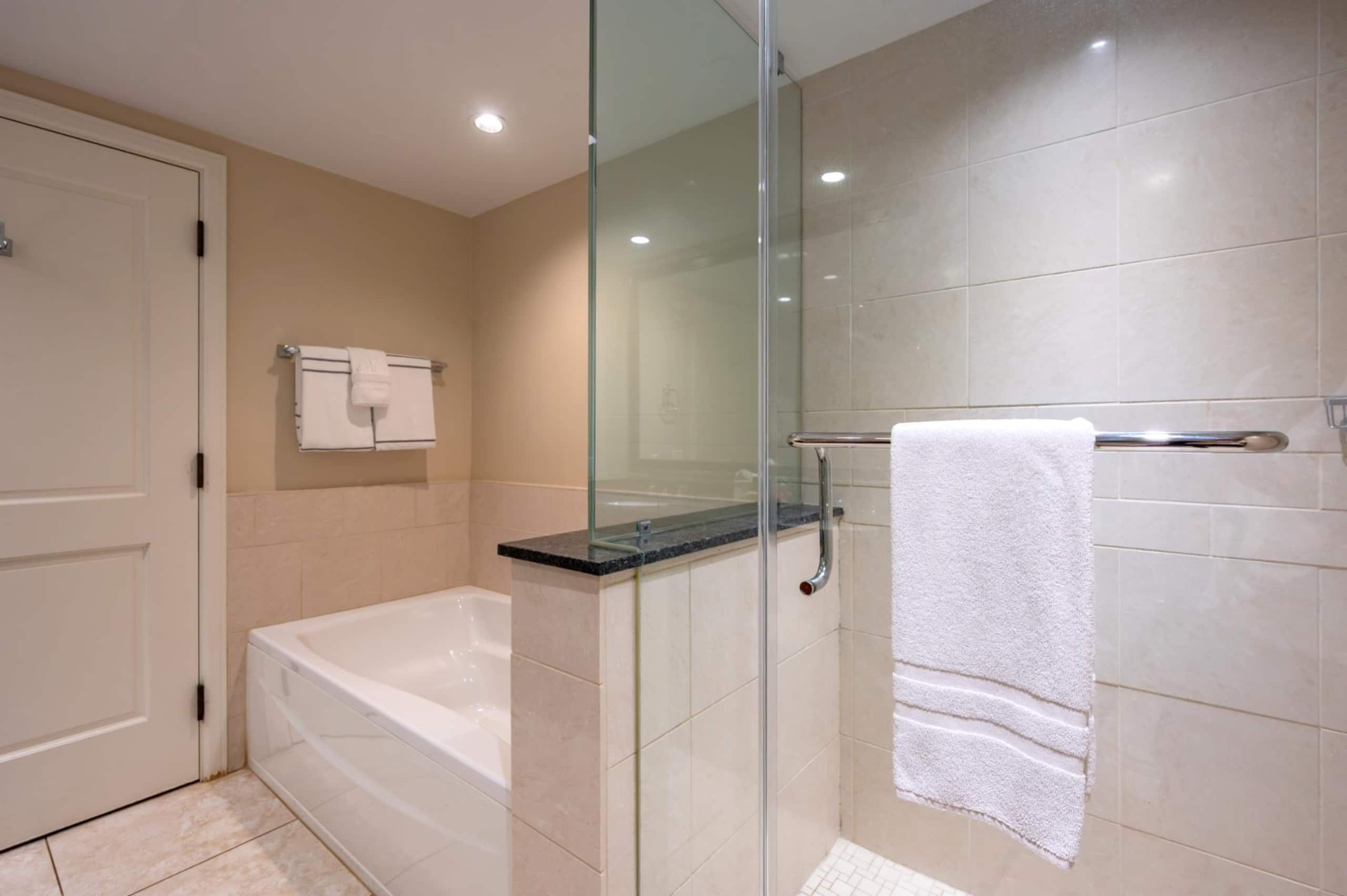 Condo in Lahaina · ★4.6 · 2 bedrooms · 3 beds · 2 baths - Image 39