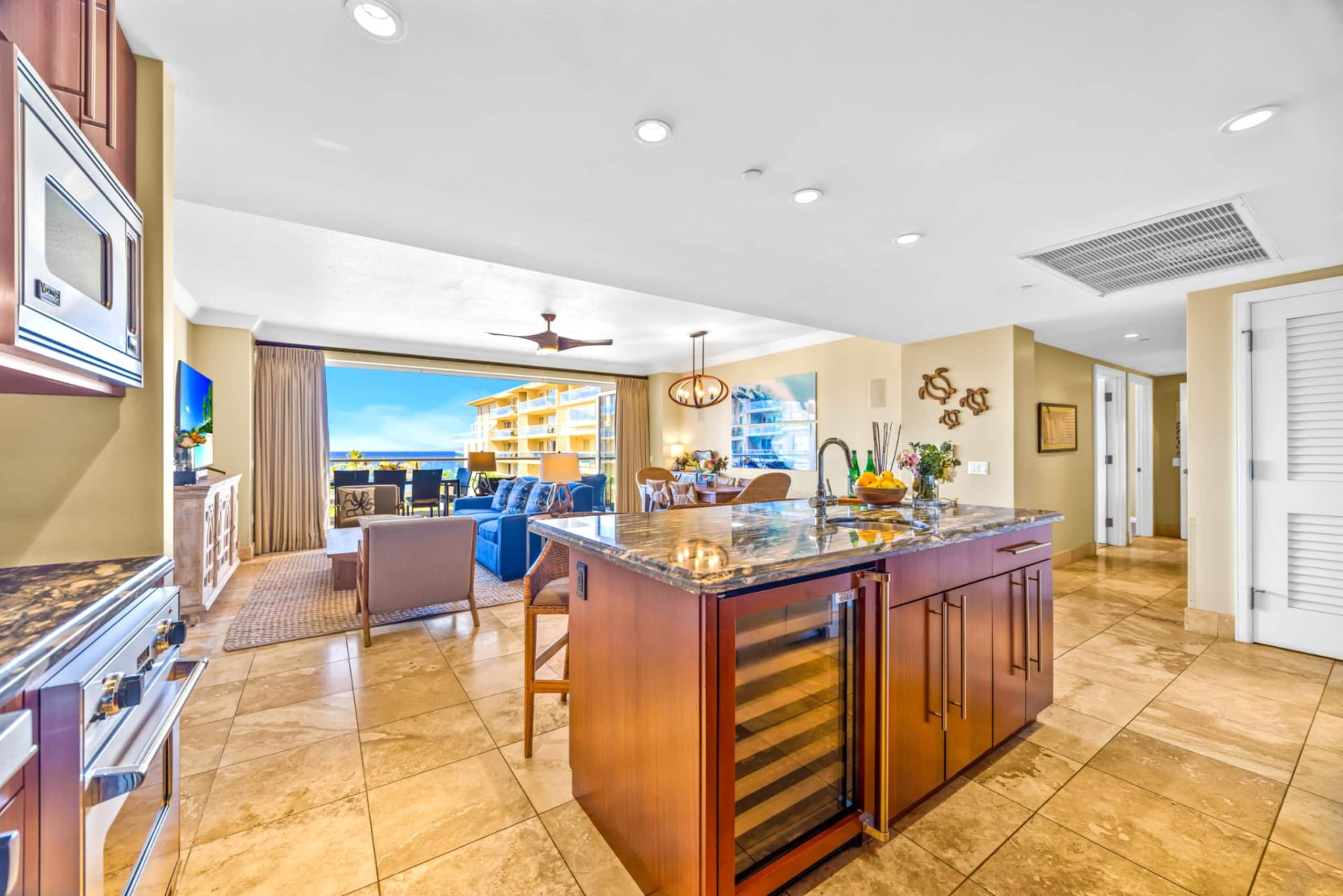Condo in Lahaina · ★4.86 · 3 bedrooms · 4 beds · 3 baths - Image 42