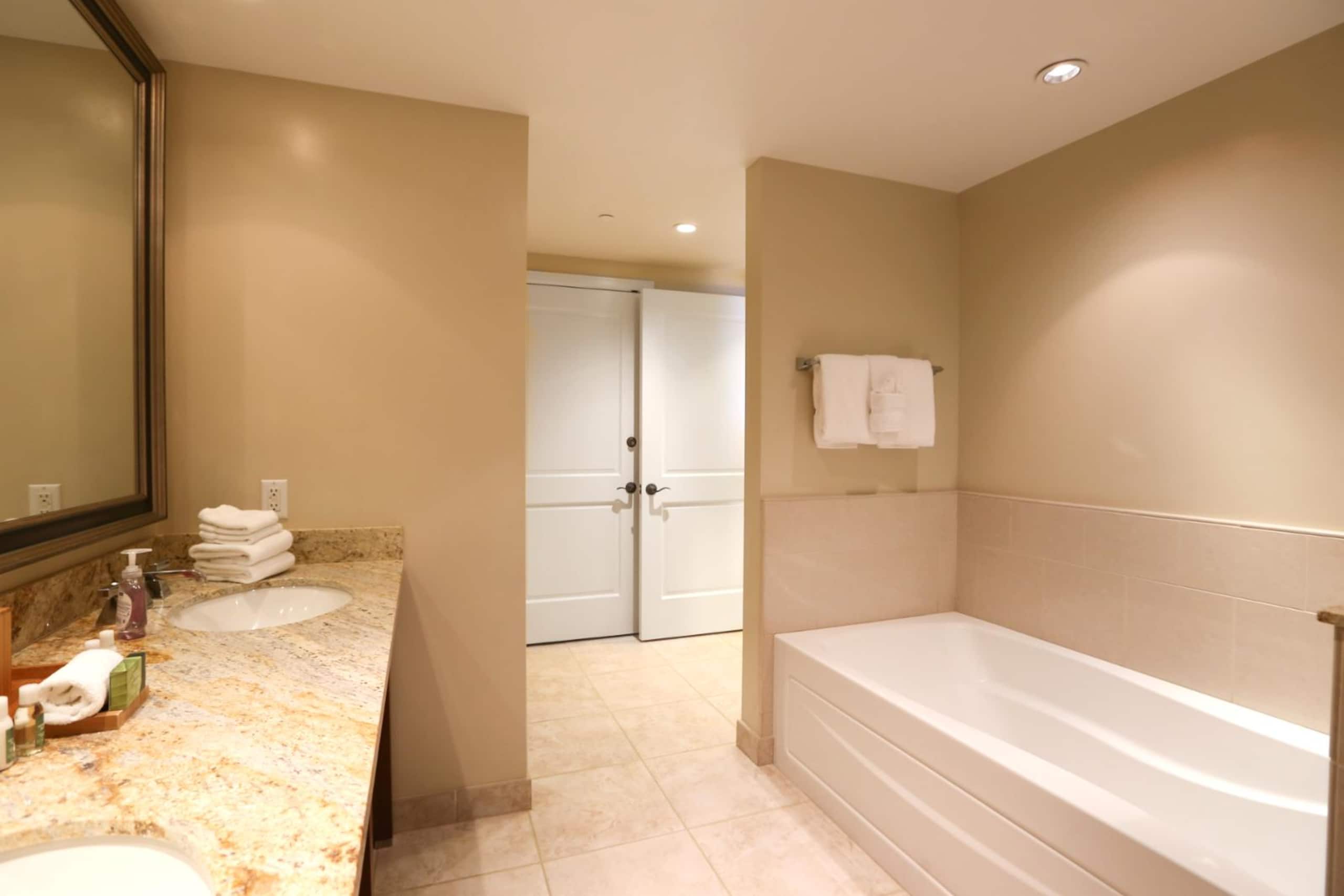 Condo in Lahaina · ★5.0 · 2 bedrooms · 3 beds · 2 baths - Image 24