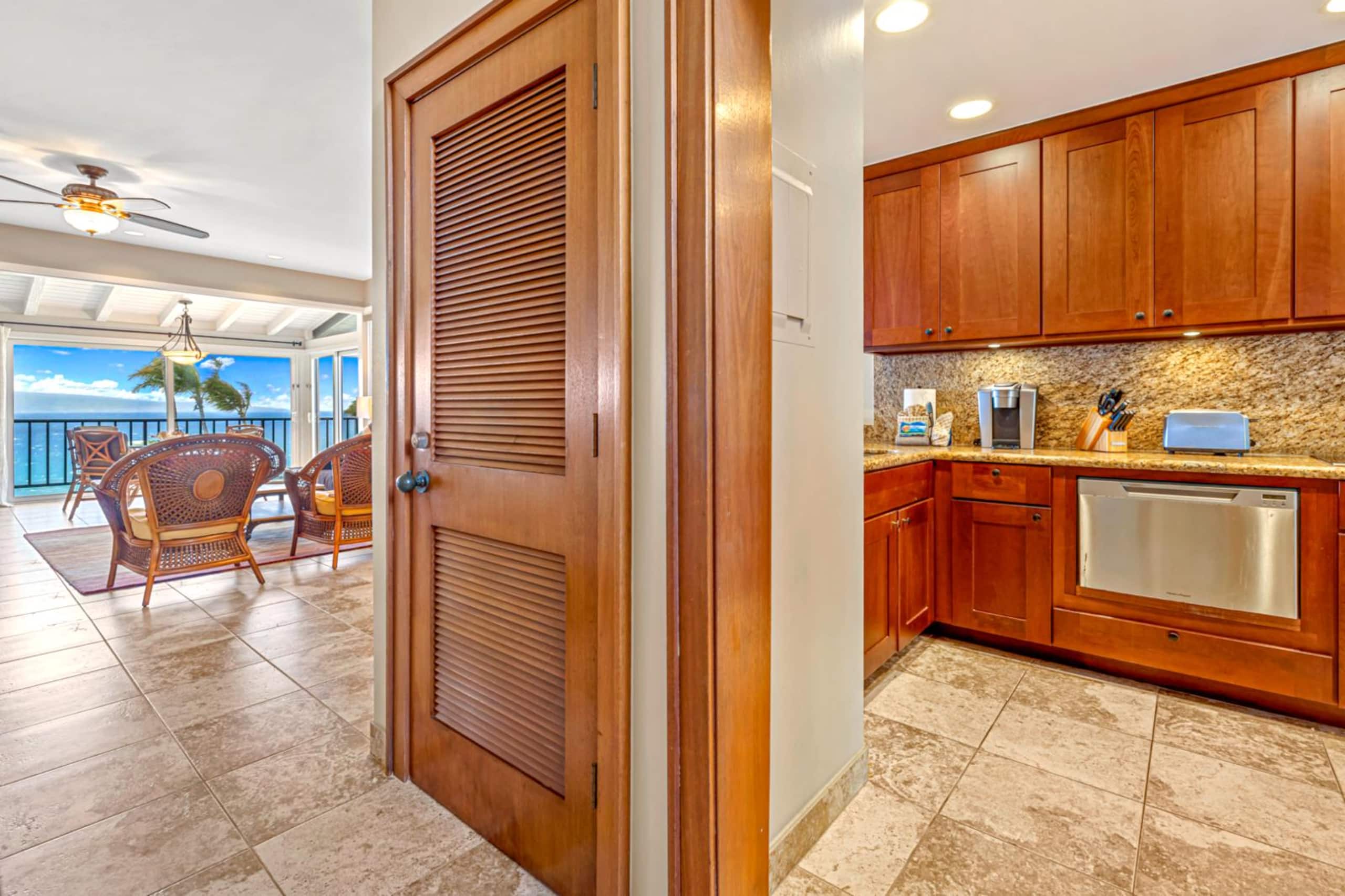Condo in Lahaina · ★4.86 · 1 bedroom · 2 beds · 2 baths - Image 25