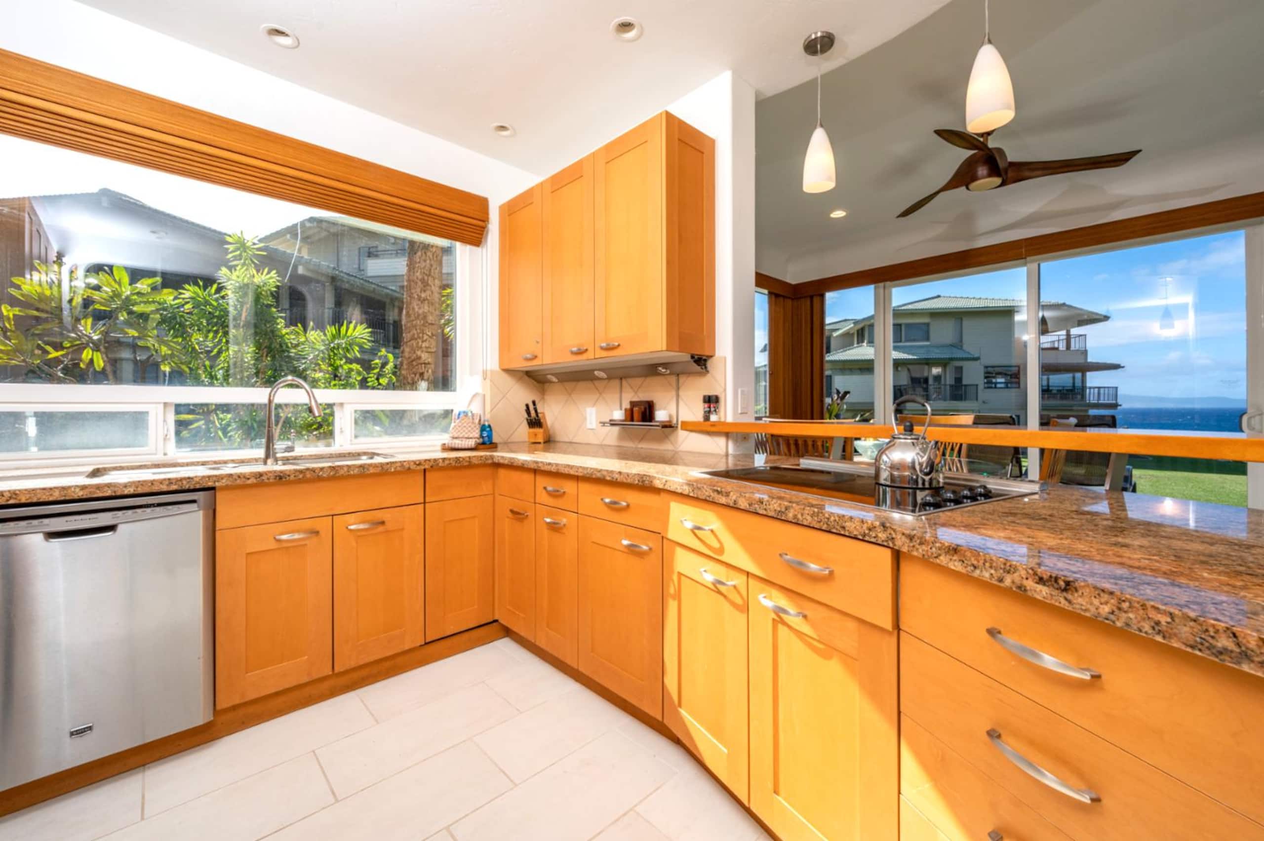 Condo in Lahaina · ★4.89 · 1 bedroom · 2 beds · 2 baths - Image 14