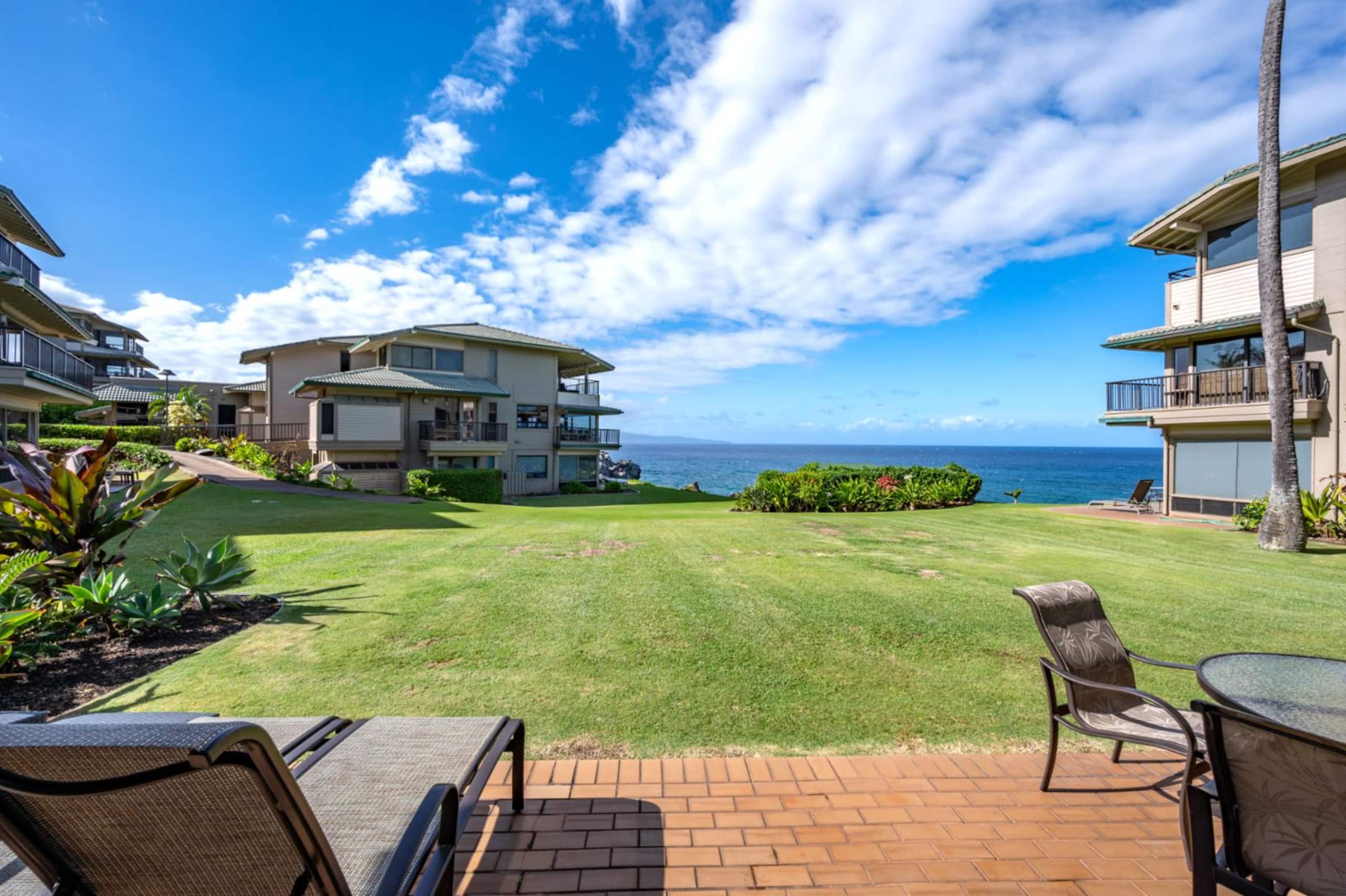 Condo in Lahaina · ★4.89 · 1 bedroom · 2 beds · 2 baths - Image 3