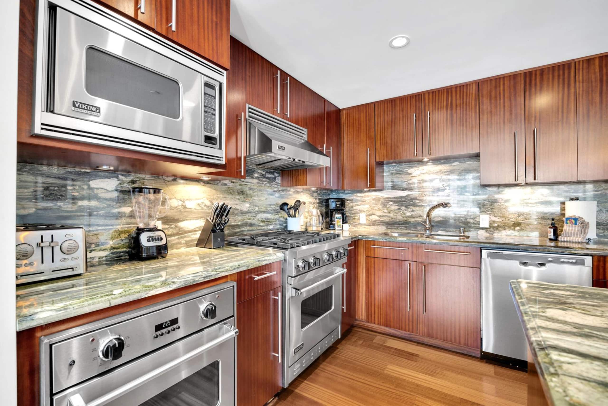 Condo in Lahaina · ★5.0 · 3 bedrooms · 4 beds · 3 baths - Image 20