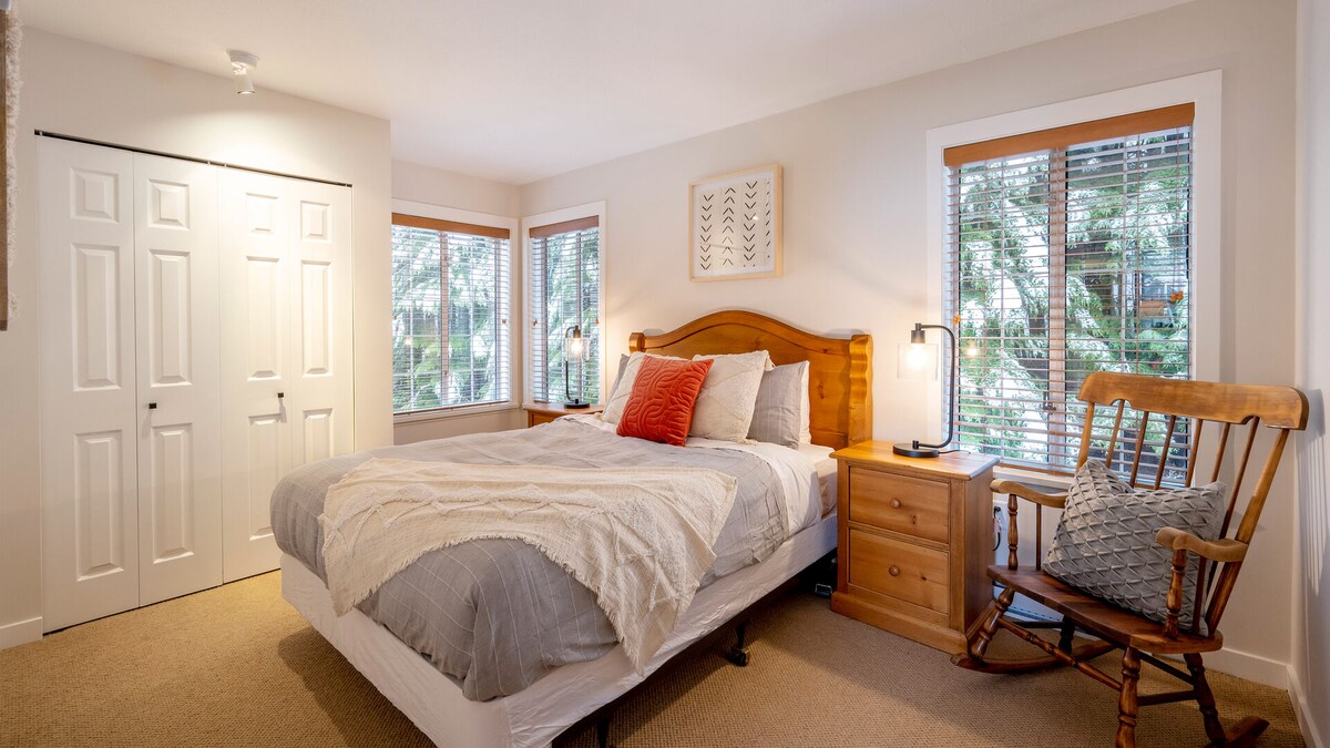 Ngazi kuu - Chumba cha kulala cha 2 na Kitanda aina ya Queen