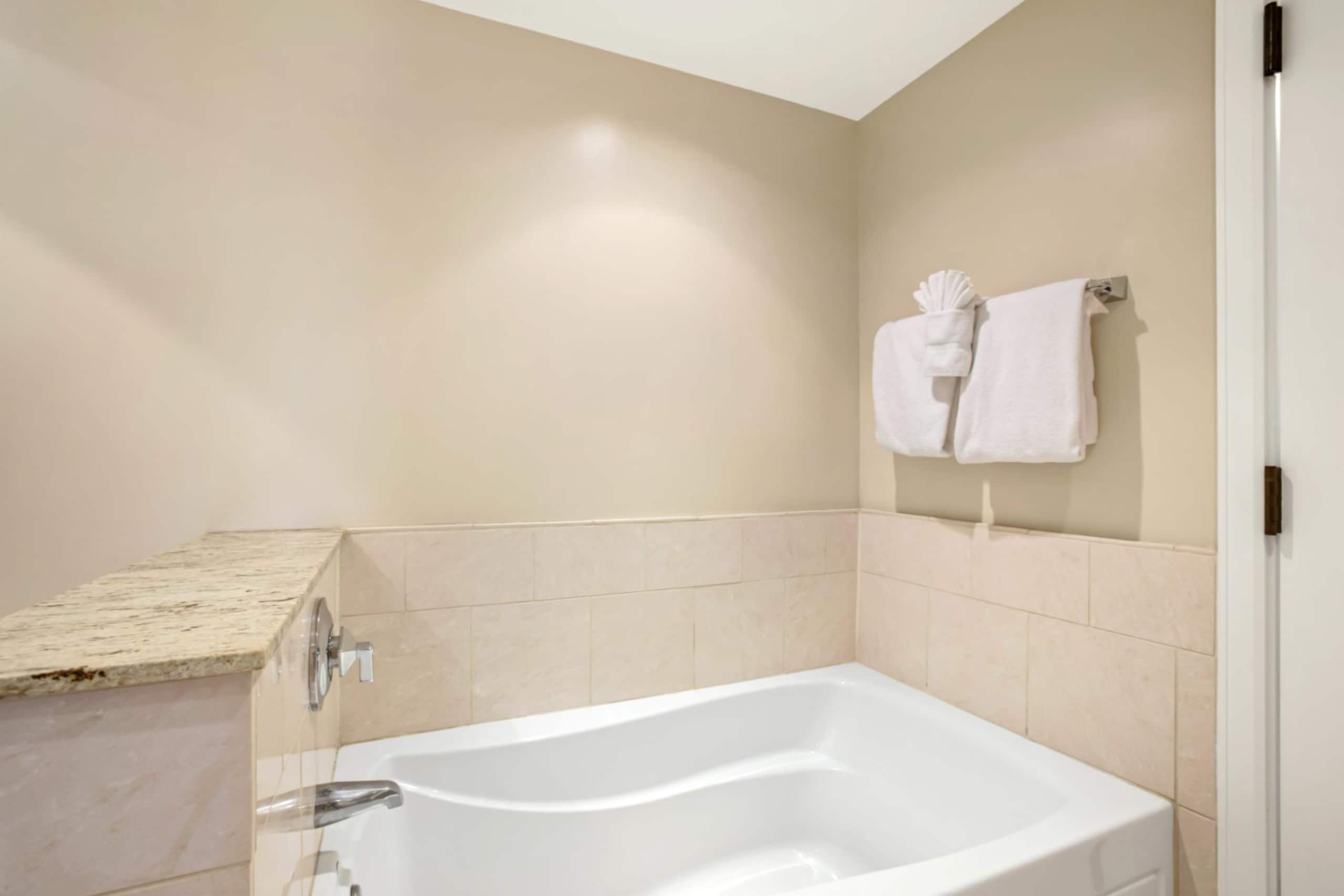 Condo in Lahaina · ★4.89 · 1 bedroom · 2 beds · 1 bath - Image 30