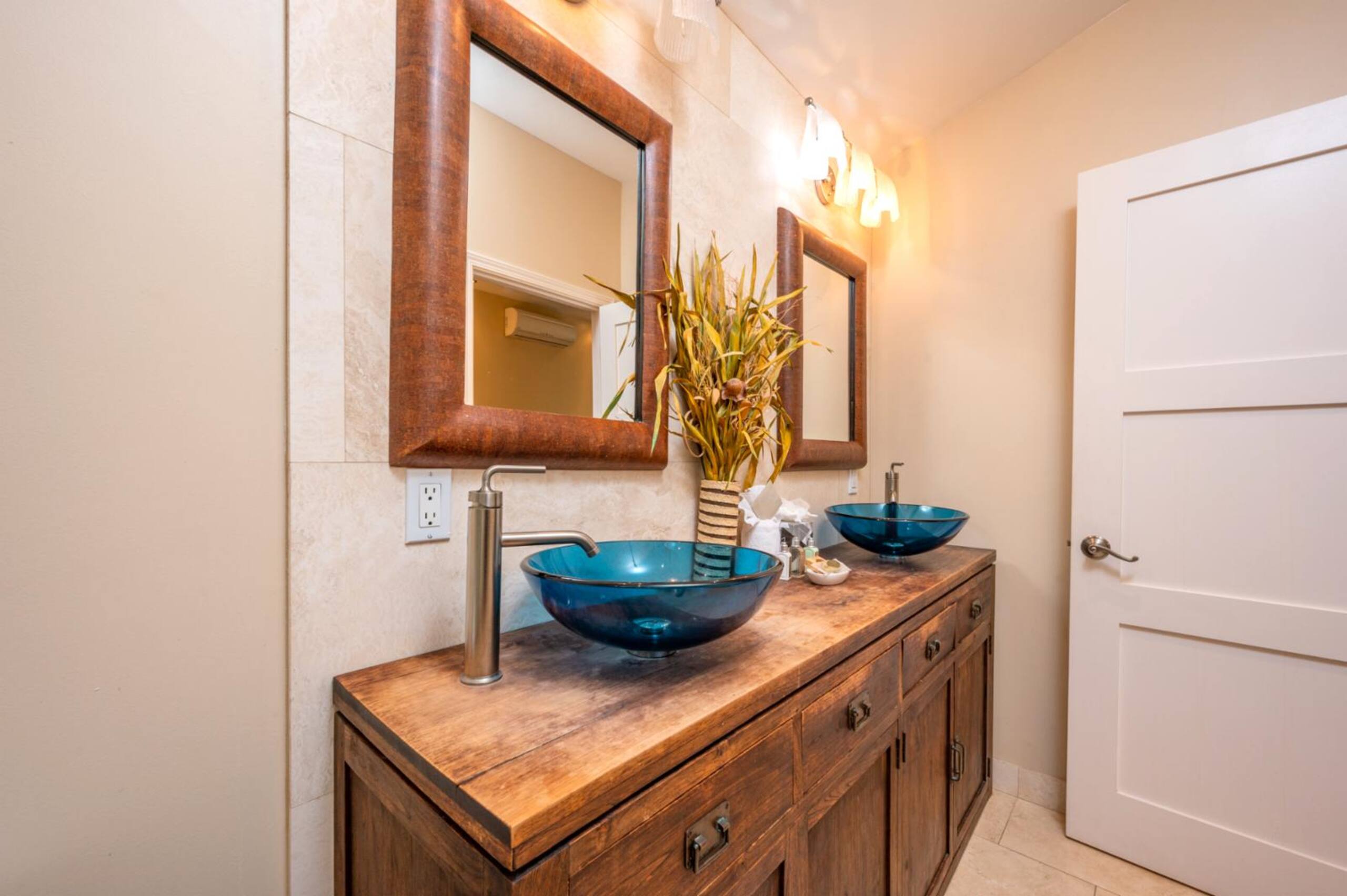 Condo in Lahaina · ★4.67 · 2 bedrooms · 3 beds · 2 baths - Image 40