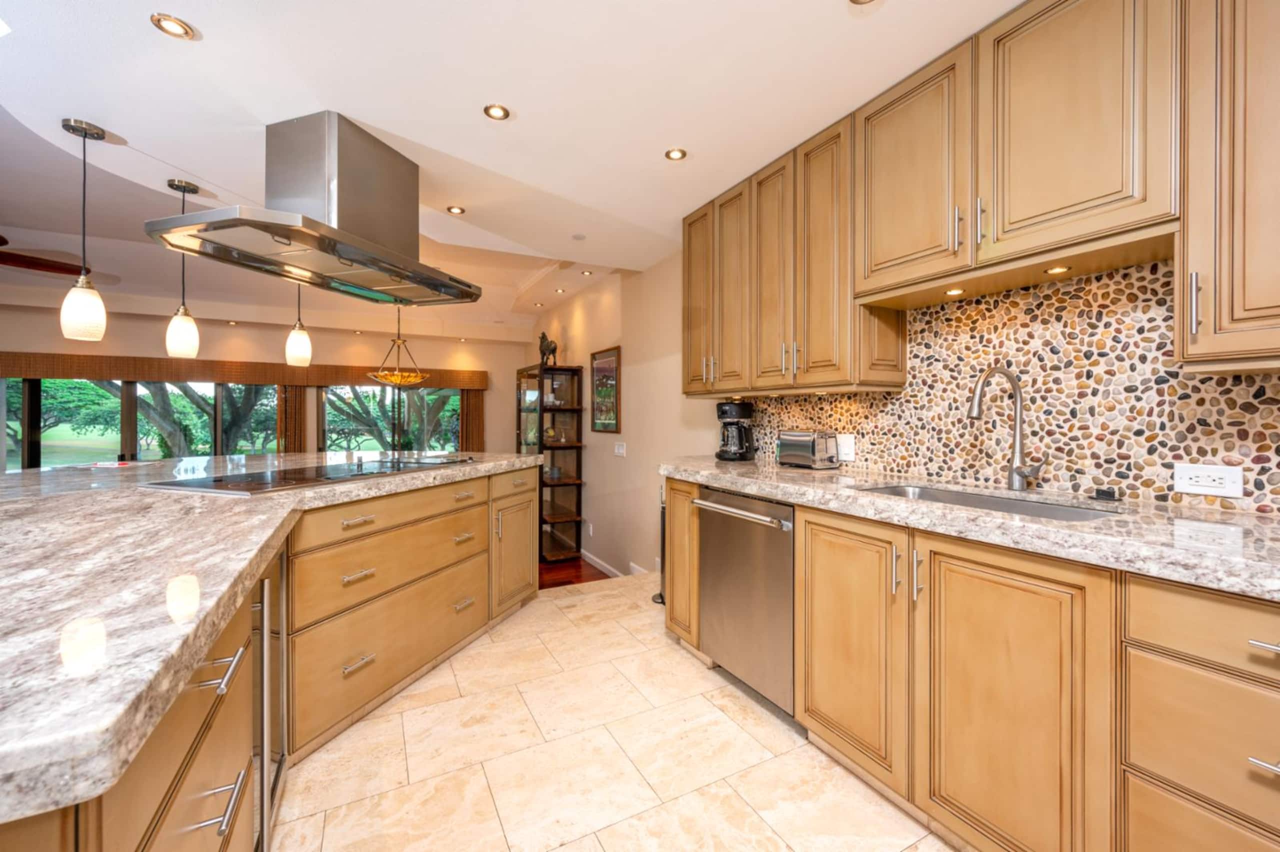 Condo in Lahaina · ★4.67 · 2 bedrooms · 3 beds · 2 baths - Image 28