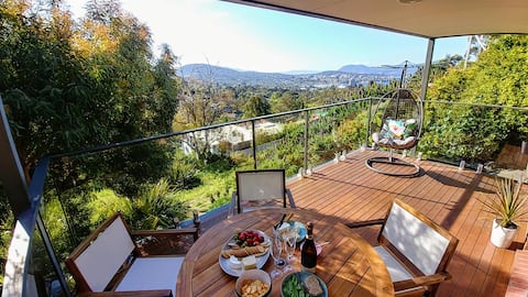 The View 2 bed unit with stunning Hobart outlook