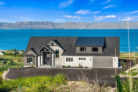 NEW Lake Haven 11 bedrooms Sleeps 60 indoor slide