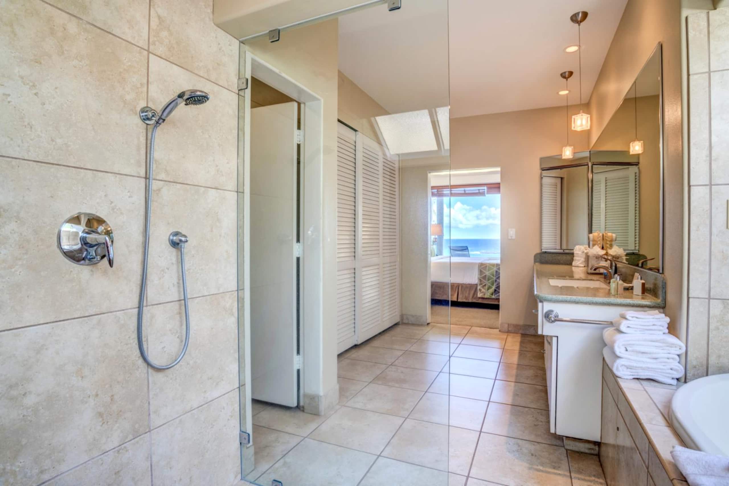 Condo in Lahaina · ★4.67 · 2 bedrooms · 4 beds · 2 baths - Image 28
