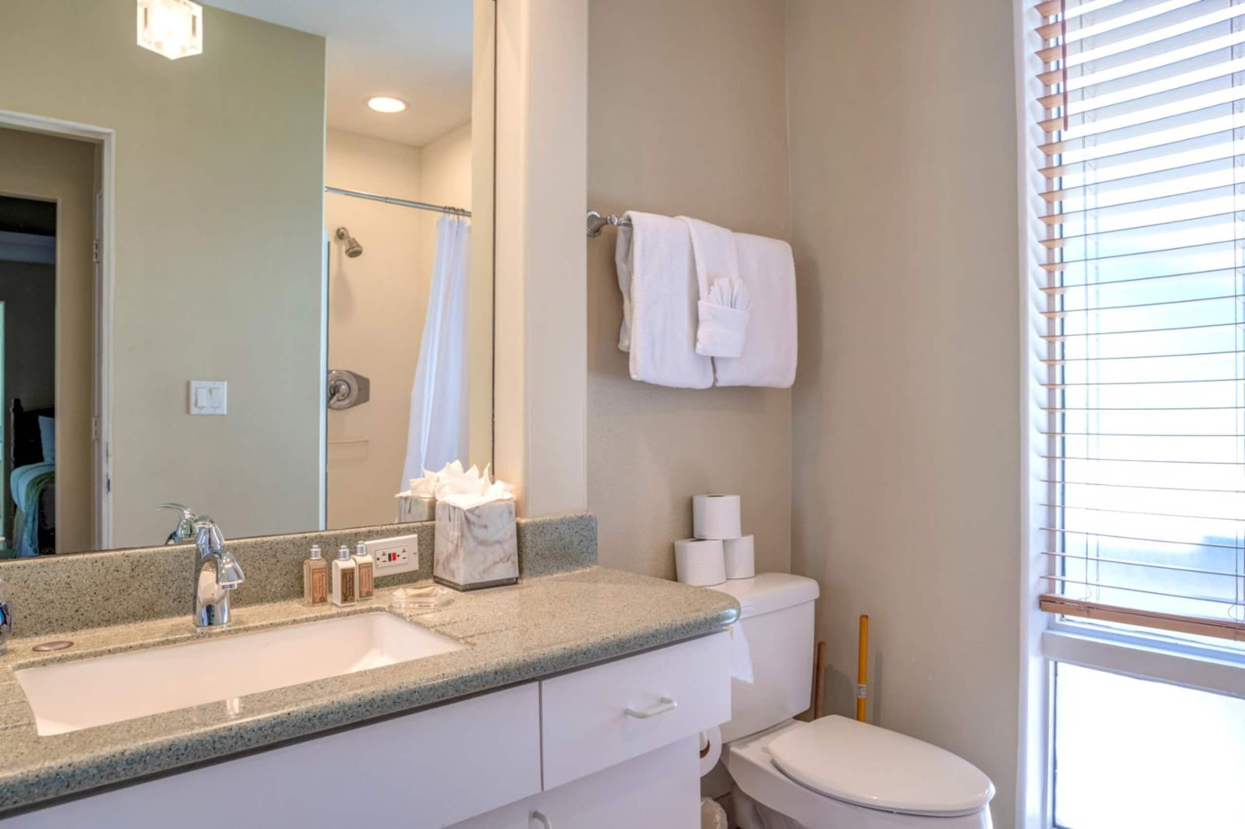 Condo in Lahaina · ★4.67 · 2 bedrooms · 4 beds · 2 baths - Image 34