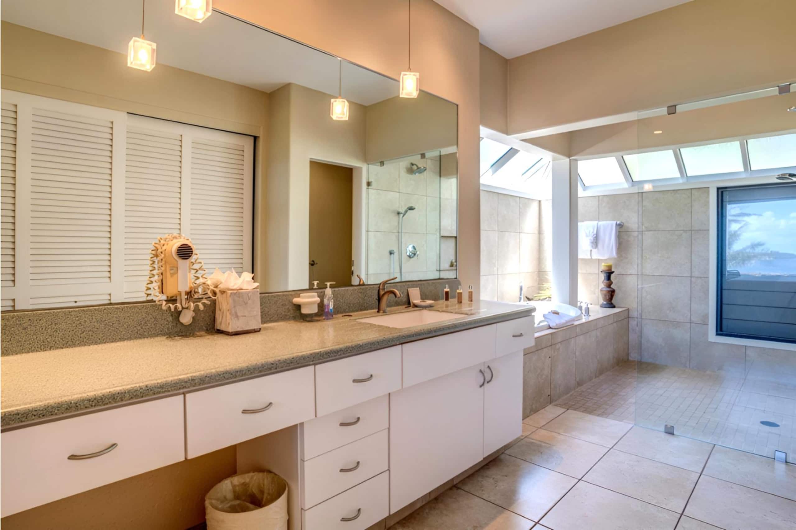 Condo in Lahaina · ★4.67 · 2 bedrooms · 4 beds · 2 baths - Image 36