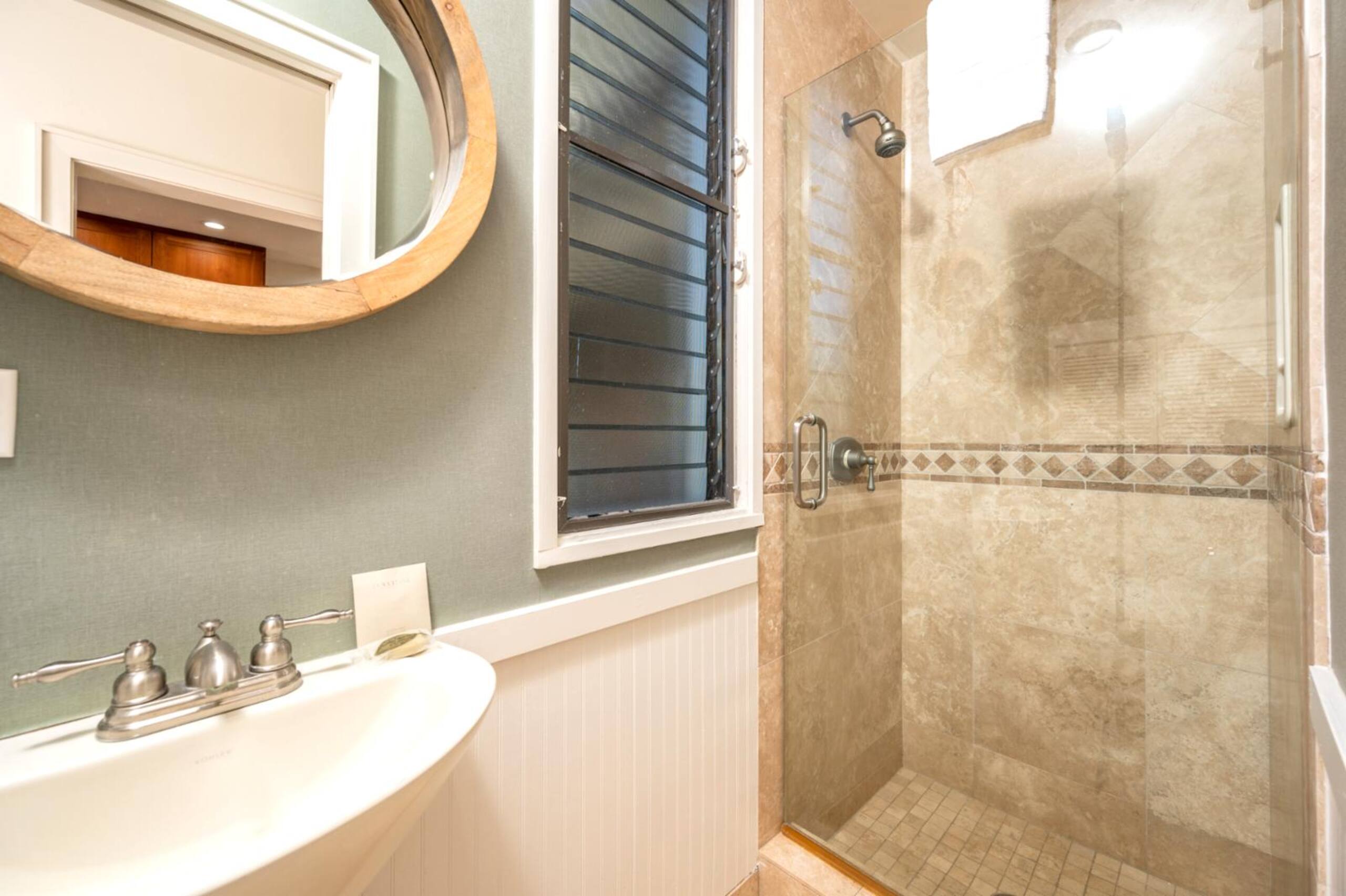 Condo in Lahaina · ★4.67 · 1 bedroom · 2 beds · 2 baths - Image 26