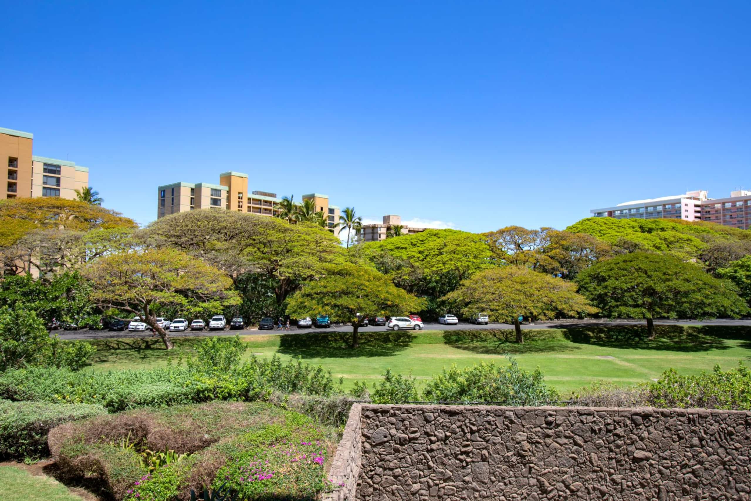 Condo in Lahaina · ★4.71 · 1 bedroom · 2 beds · 1 bath - Image 1