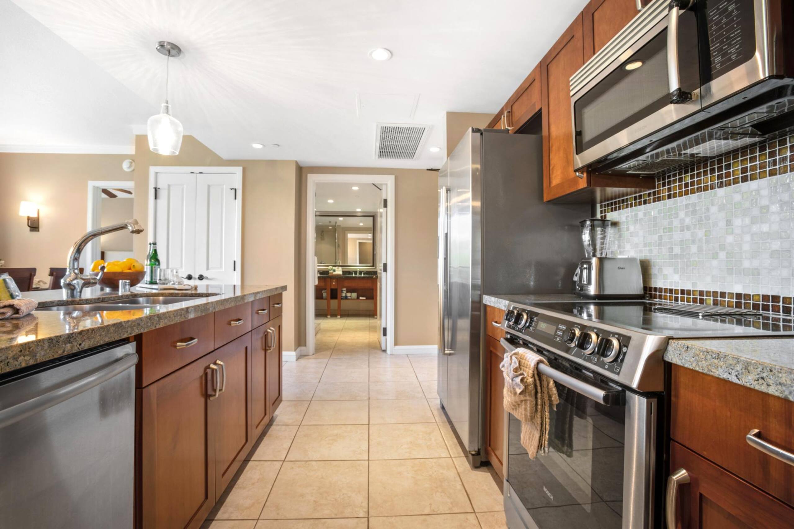 Condo in Lahaina · ★4.71 · 1 bedroom · 2 beds · 1 bath - Image 25