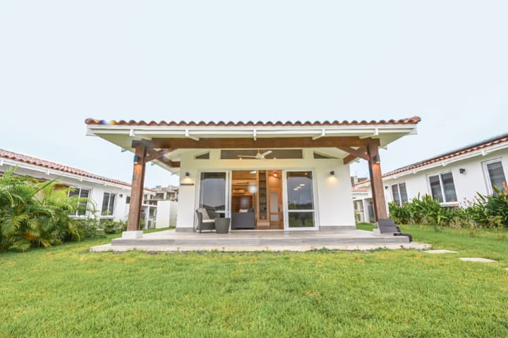 Exclusive villa with infinity pool and direct acce — 2 bedroom vacation rental in Las Escobas del Venado