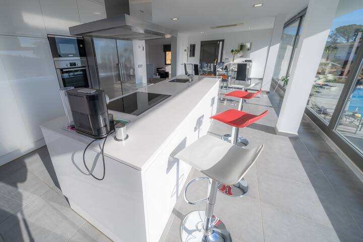 Sunset Lux House – Ideal for families in Residenti gallery image 4