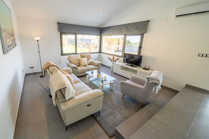 Sunset Lux House – Ideal for families in Residenti gallery image 2