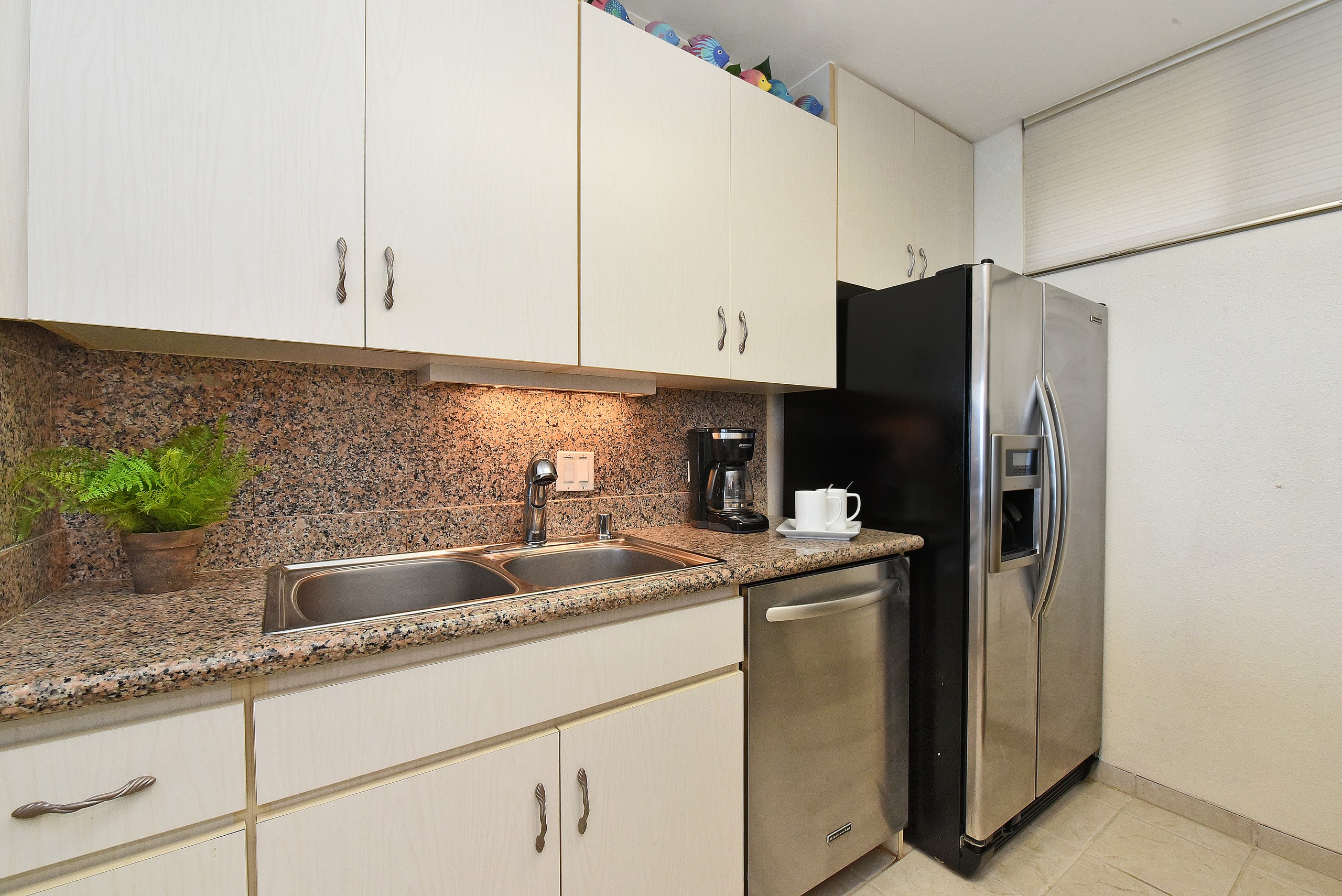 Condo in Lahaina · ★4.89 · 1 bedroom · 2 beds · 2 baths - Image 7