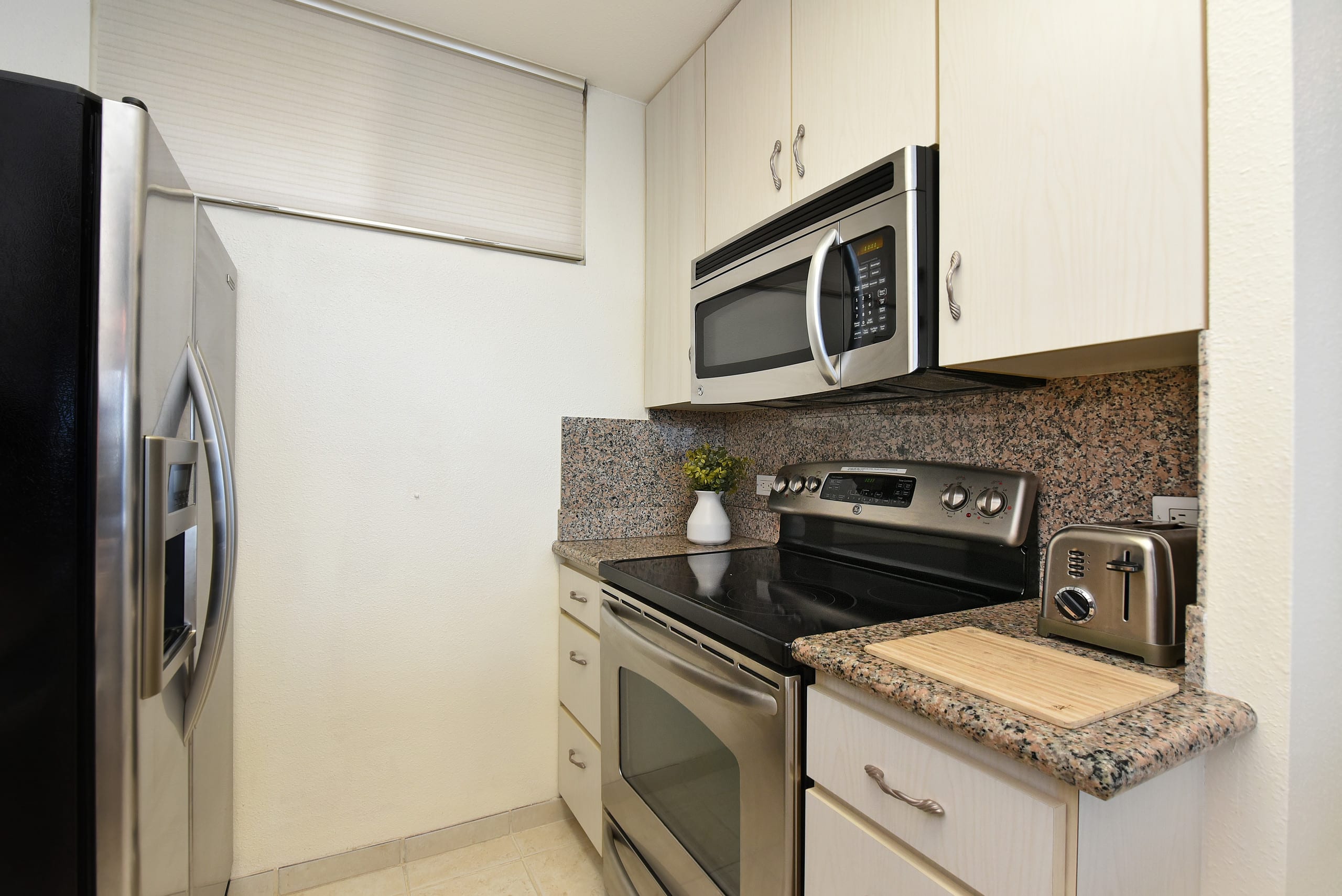 Condo in Lahaina · ★4.89 · 1 bedroom · 2 beds · 2 baths - Image 8