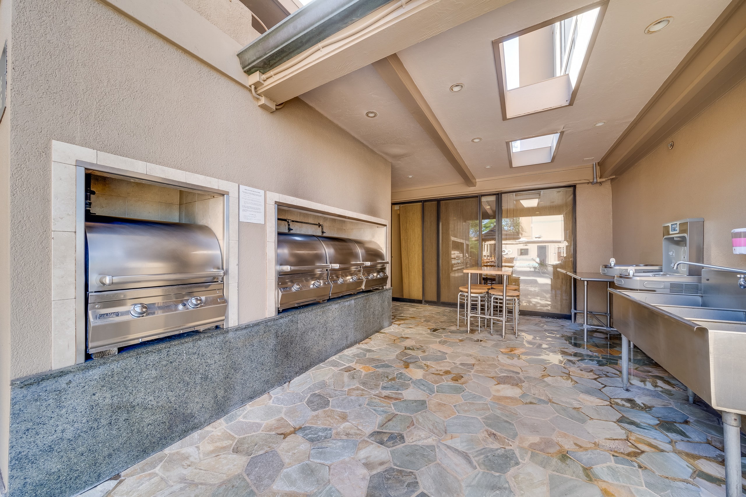 Condo in Lahaina · ★4.89 · 1 bedroom · 2 beds · 2 baths - Image 23