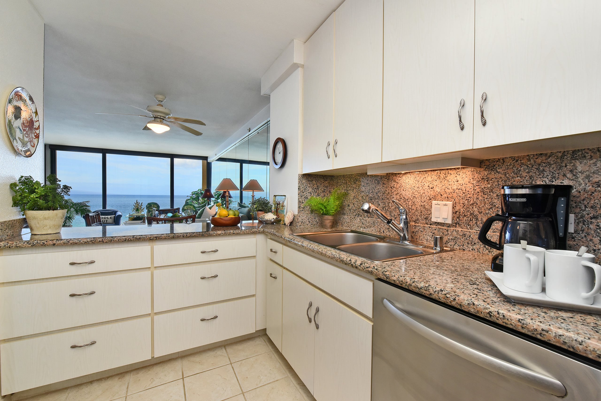 Condo in Lahaina · ★4.89 · 1 bedroom · 2 beds · 2 baths - Image 6