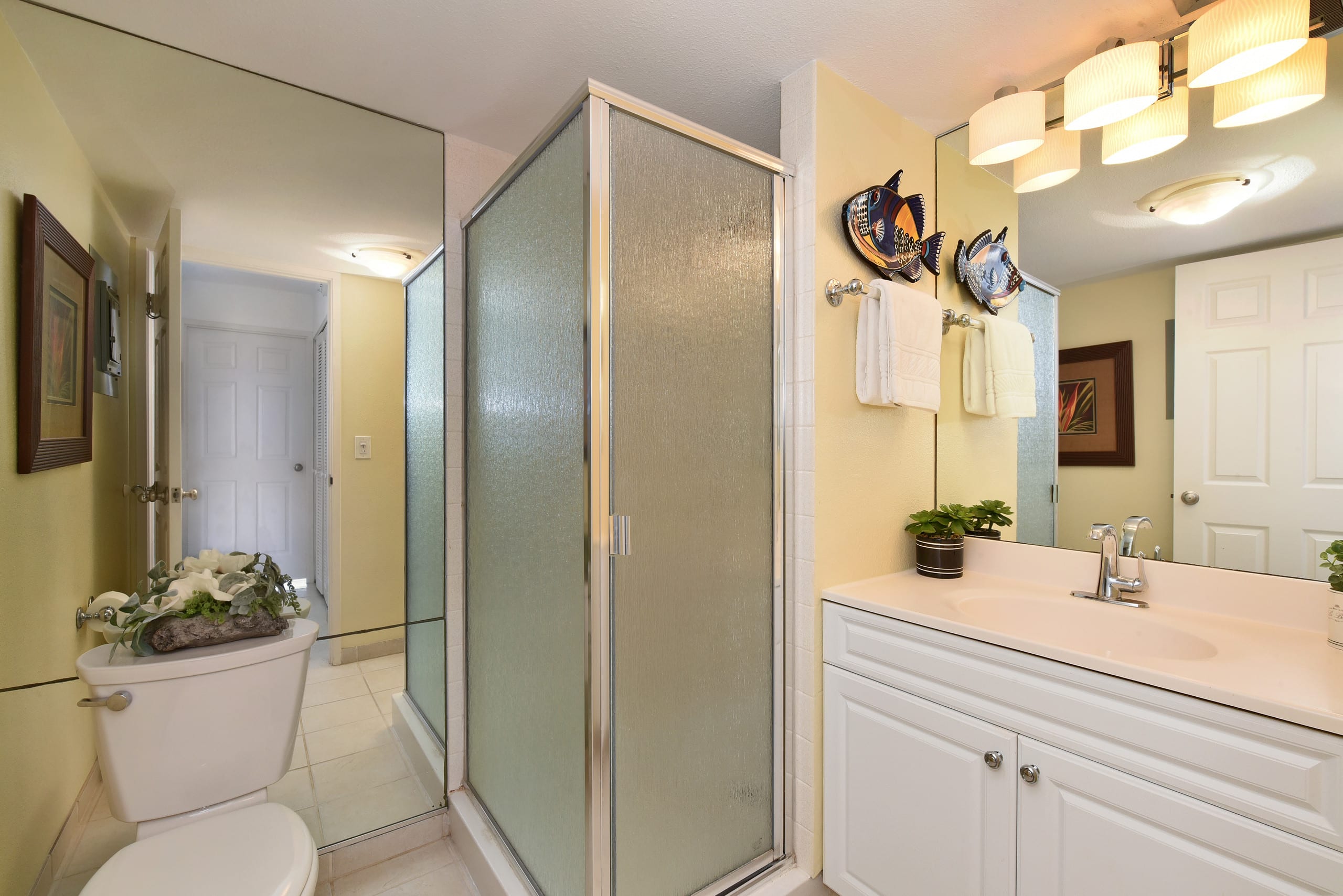 Condo in Lahaina · ★4.89 · 1 bedroom · 2 beds · 2 baths - Image 17