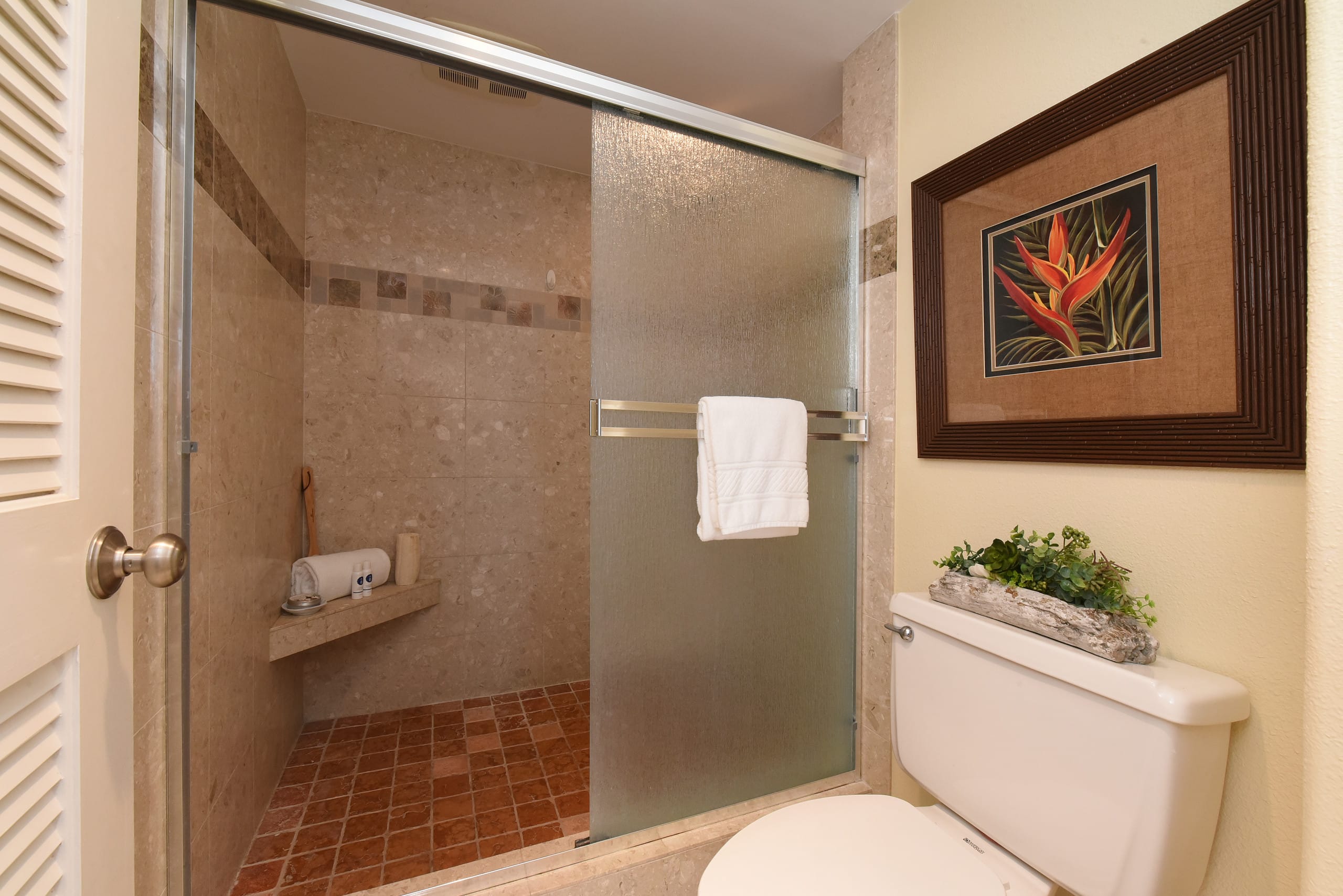 Condo in Lahaina · ★4.89 · 1 bedroom · 2 beds · 2 baths - Image 16