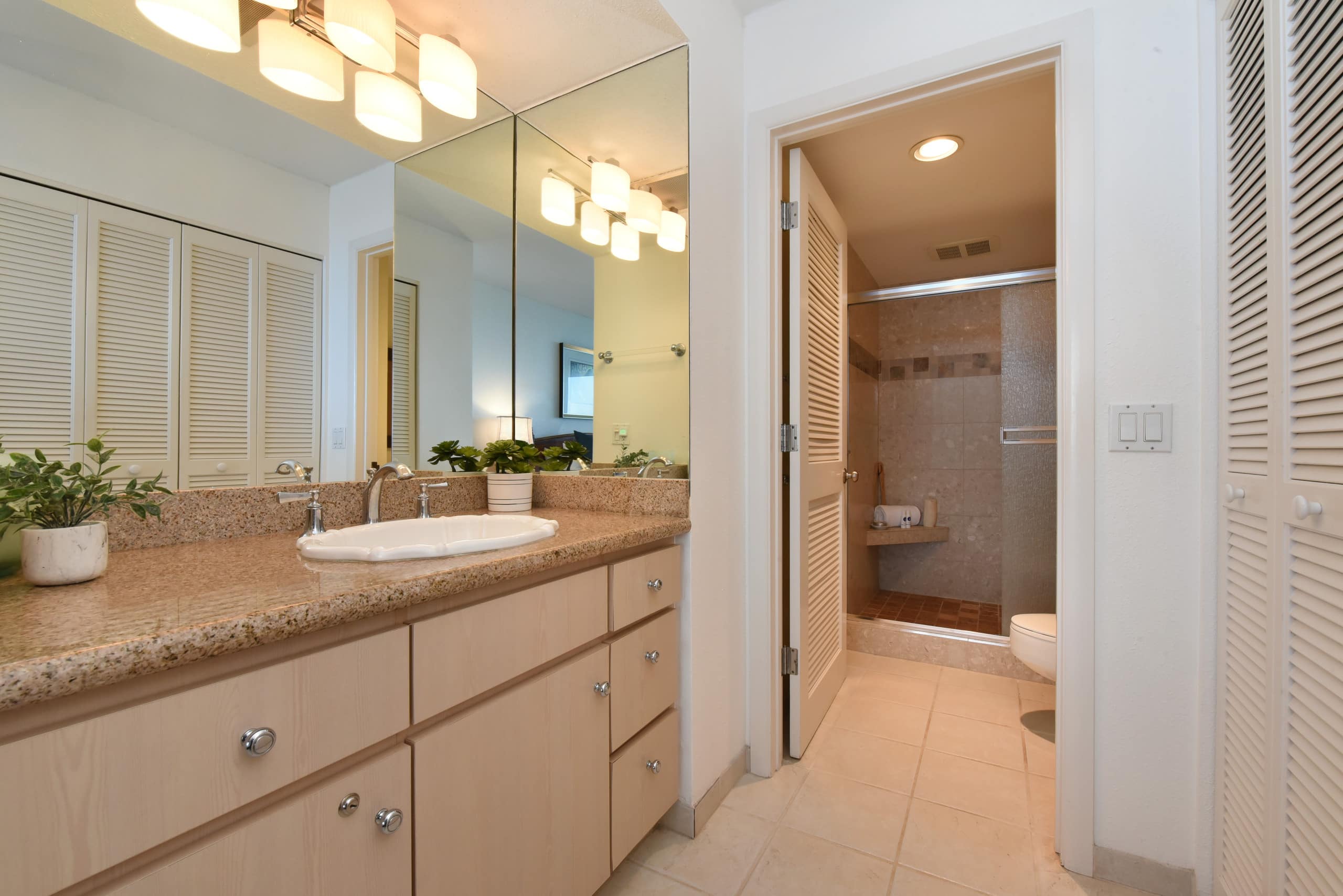 Condo in Lahaina · ★4.89 · 1 bedroom · 2 beds · 2 baths - Image 15