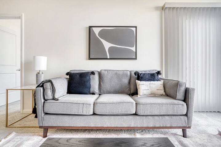 Blueground | Palo Alto, w/d & pool, nr tech gallery image 2